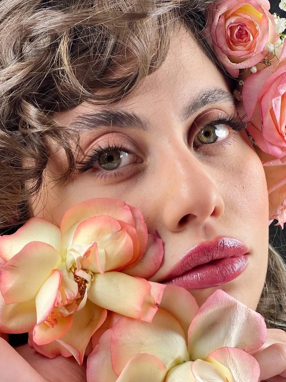 آموزش تخصصی اکستنشن مژه با تمرکز بر تکنیک‌های حرفه‌ای و طراحی اختصاصی در آکادمی مژه شهرزاد